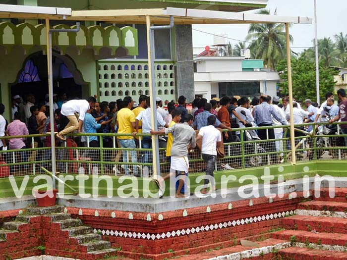 ಮಾತಿನ ಚಕಮಕಿ- ಹೊಯ್‌ಕೈ: ಪೊಲೀಸರಿಂದ ಪರಿಸ್ಥಿತಿ ನಿಯಂತ್ರಣ